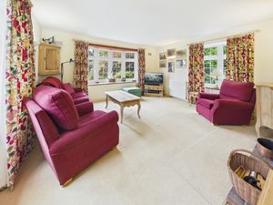 LIVING ROOM- click for photo gallery